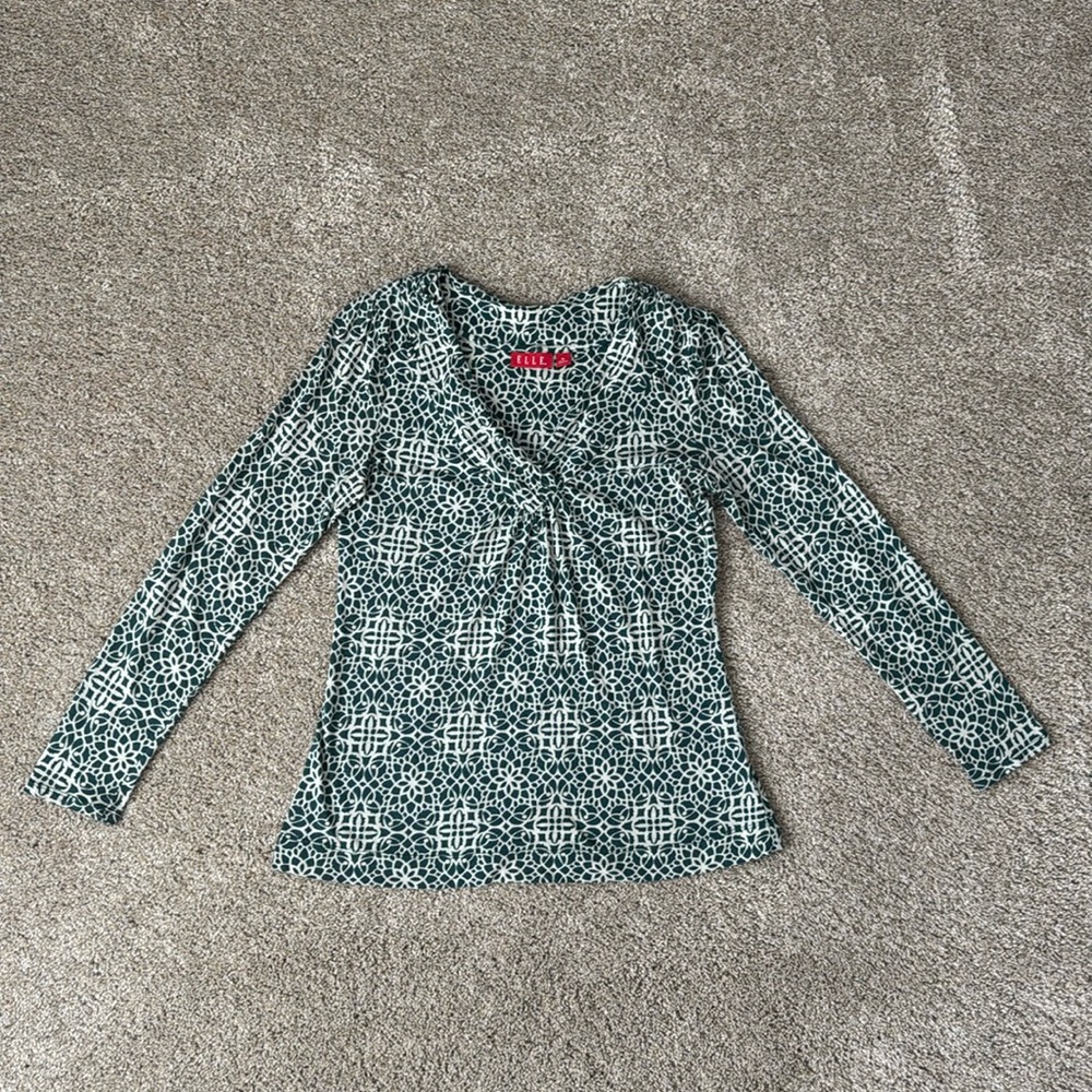 Elle Long Sleeve V Neck Top